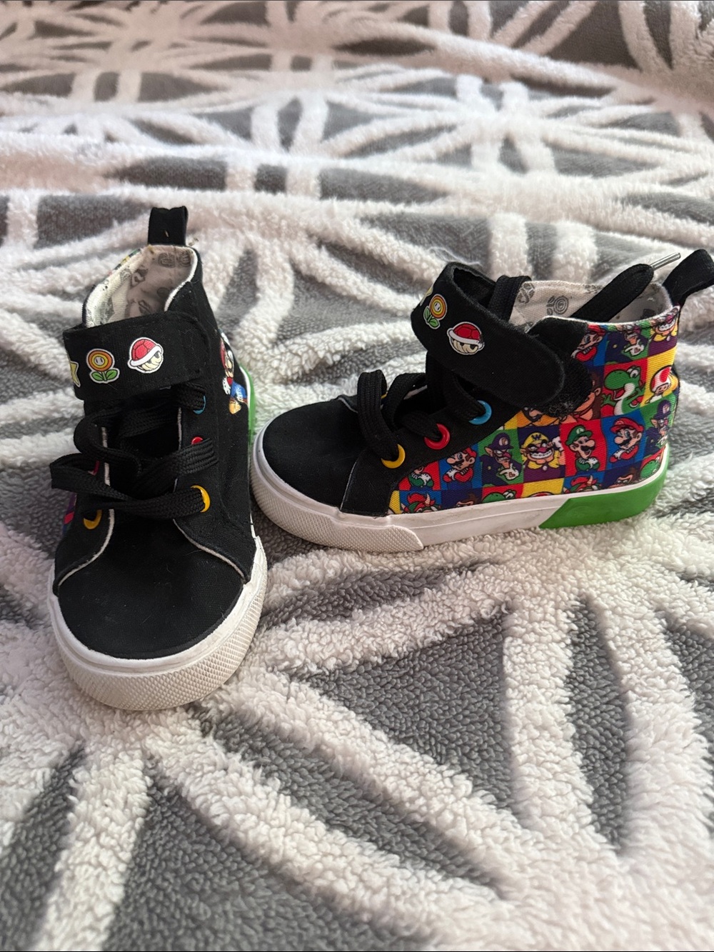 Mario Bros Little Boy’s Hightop Sneakers, size 9